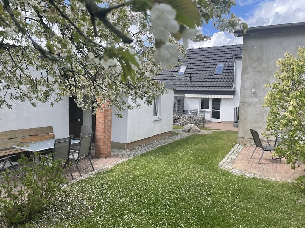 Blick in den Garten Pension Satow 2021